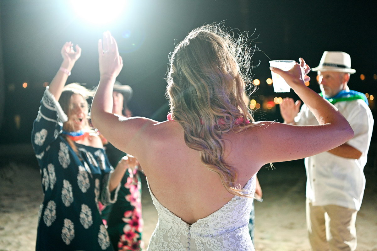 beach wedding by photo cine art