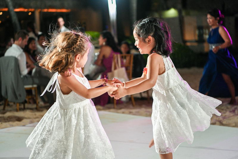 Girls dancing at Paradisus reception