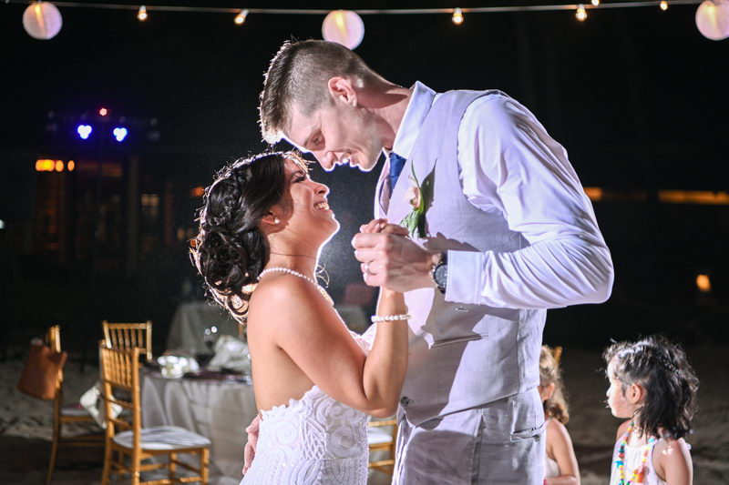 Romantic first dance at Paradisus by Photo Cine Art