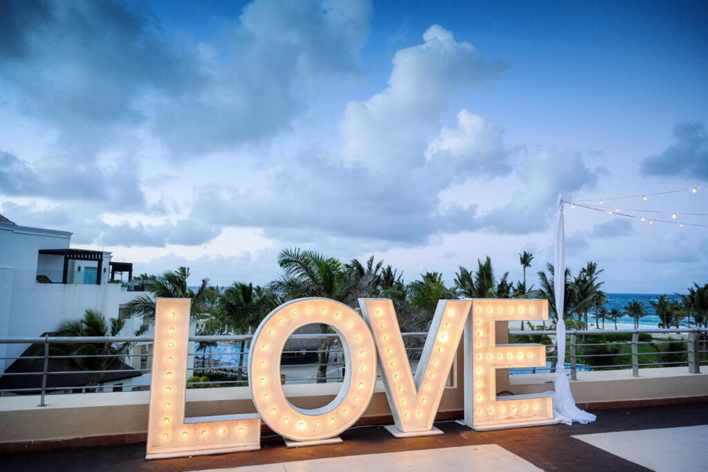 Toro Terrace HRPC love sign by Photo Cine Art