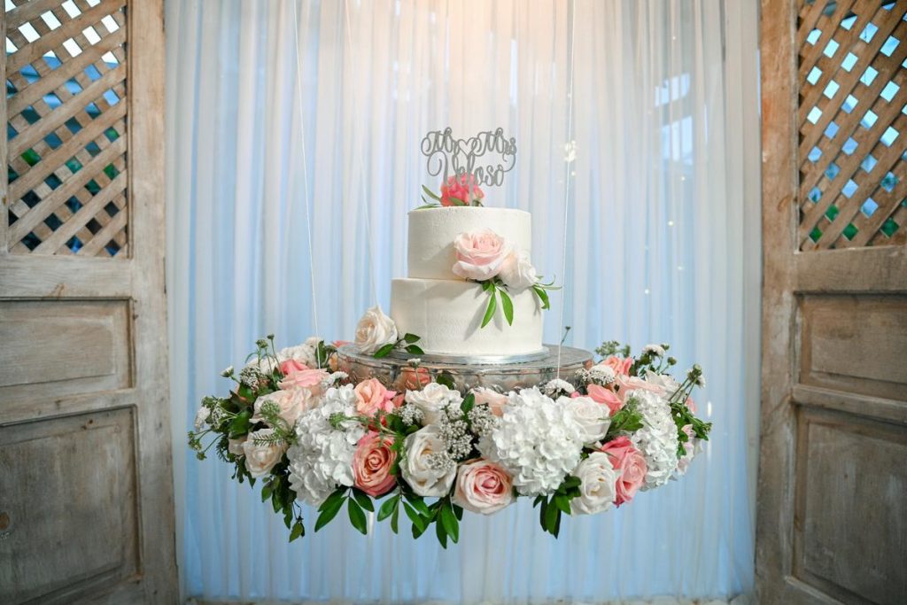 Hanging wedding cake Kukua Punta Cana wedding by Photo Cine Art