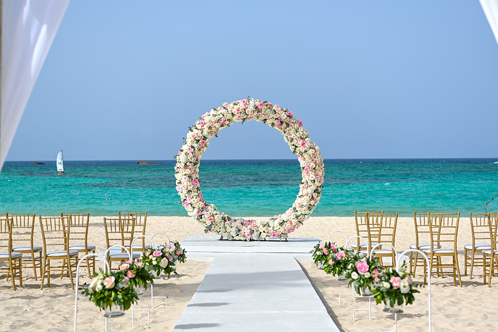 Kukua round floral arch by Photo Cine Art