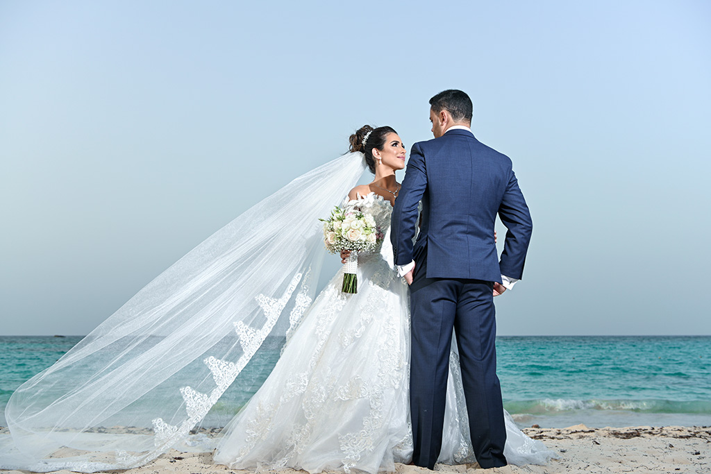 Wedding couple at Kukua Restaurant by Photo Cine Art