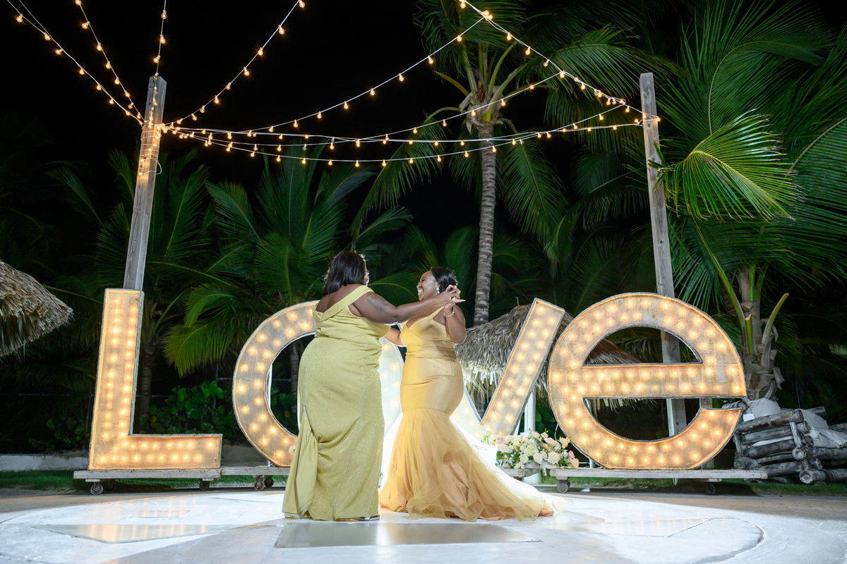 Kukua mom and daughter first dance by Photo Cine Art