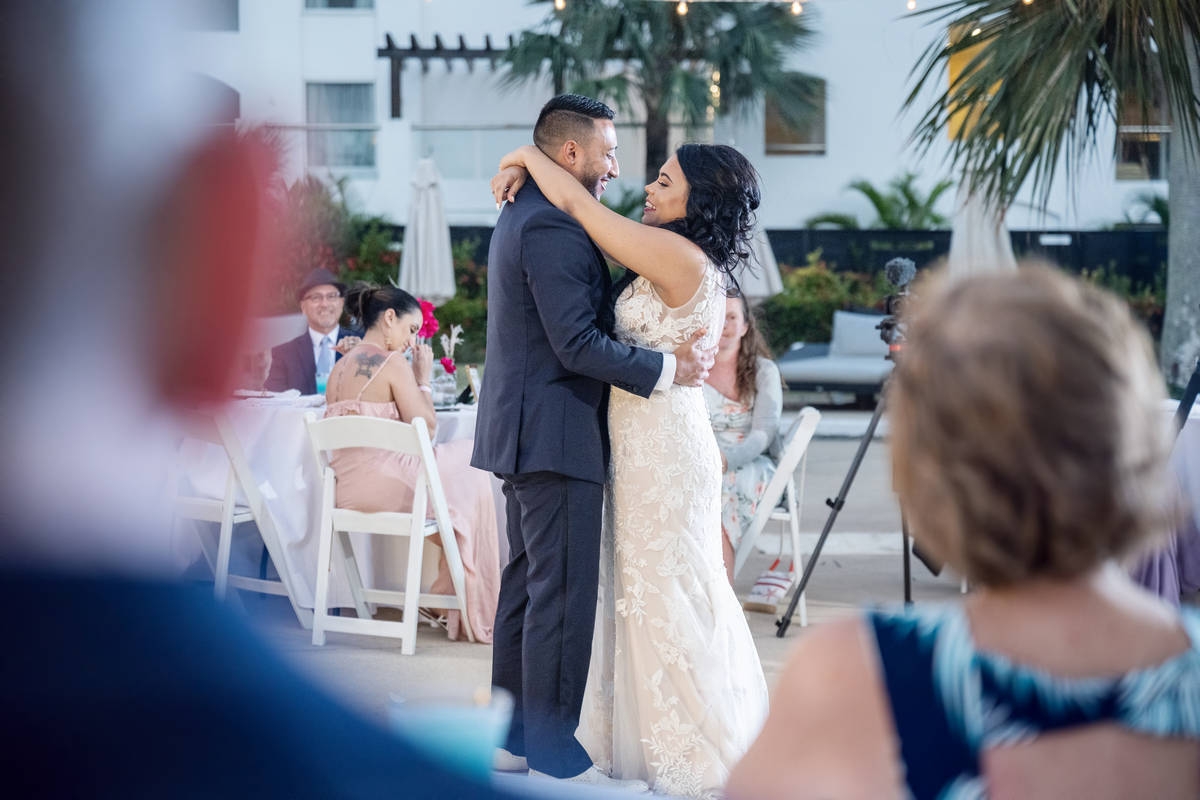 First dance at wedding at Sax pool by Photo Cine Art