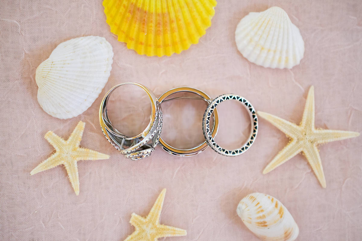 wedding rings with sea shells