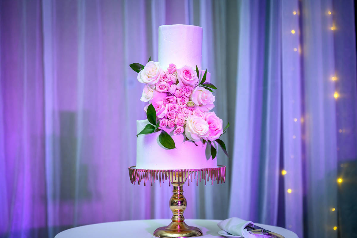 hard rock ballroom wedding cake by photo cine art