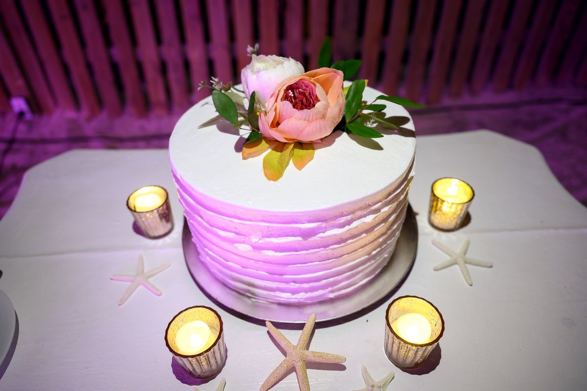 Dreams hotel wedding cake