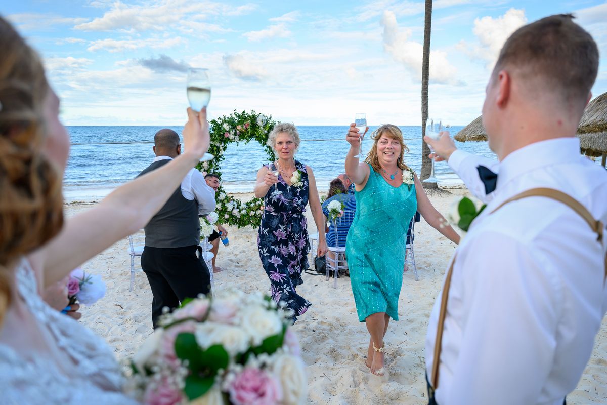 Tropical ceremony at Dreams hotels
