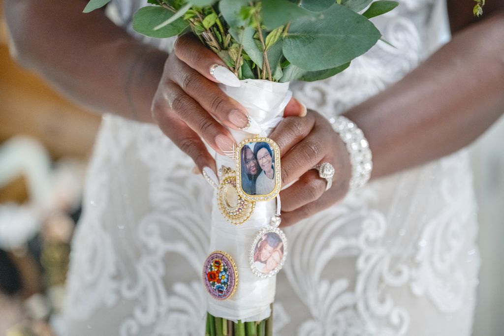 Kukua bridal bouquet by Photo Cine Art