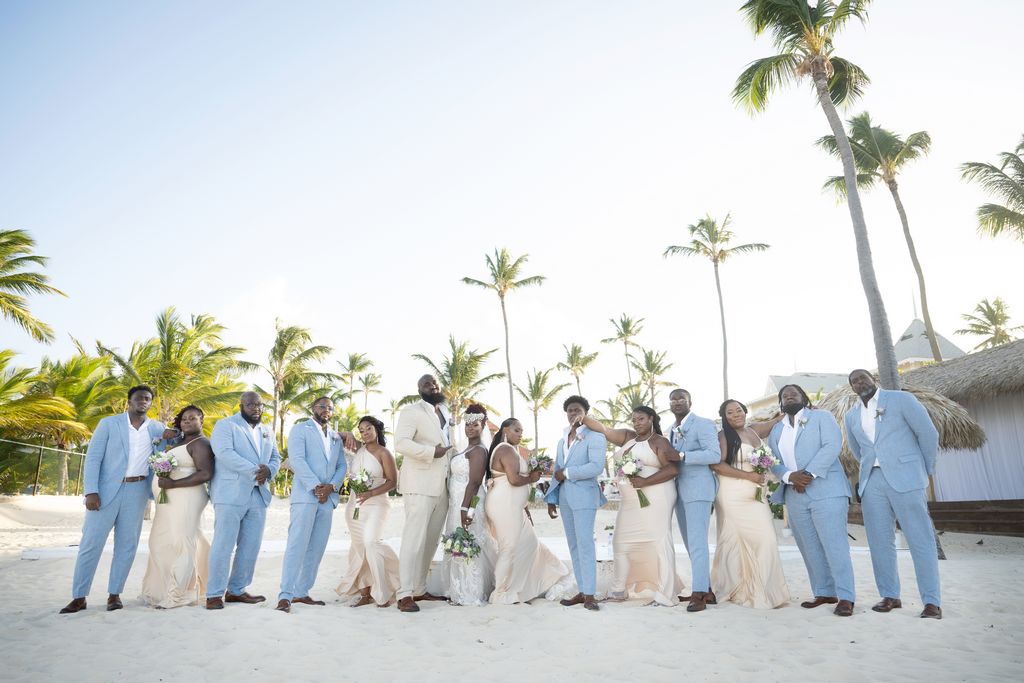 Kukua bridal party by Photo Cine Art