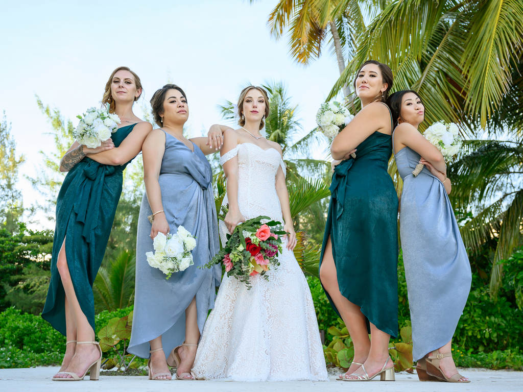 Bridesmaids in elegant dresses by Photo Cine Art