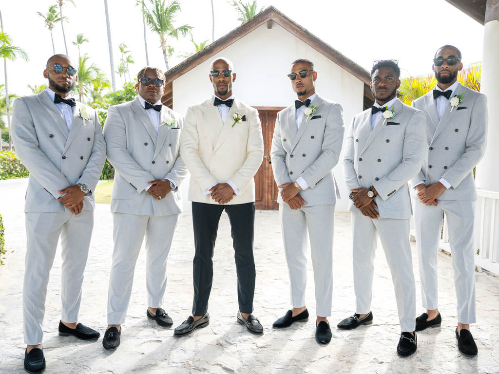 elegant groomsmen outfit by Photo Cine Art