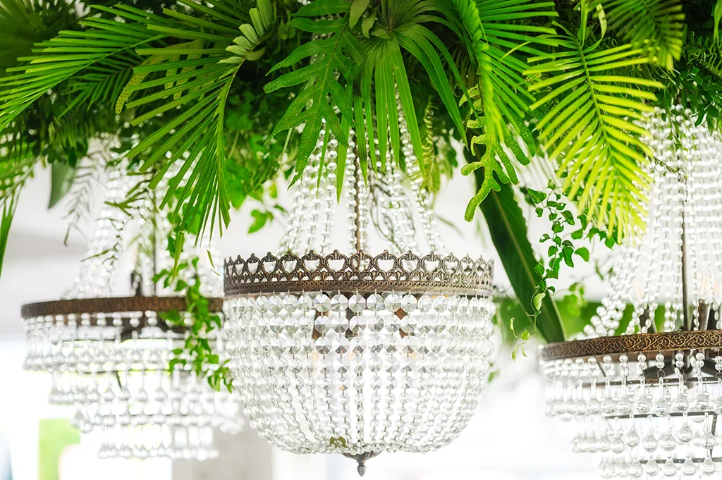 Luxury crystal chandeliers wedding decoration