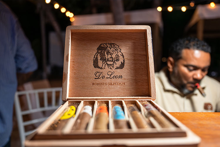 PhotoCineArt Wending Vendors – Wedding Favors – Hand-rolled cigars